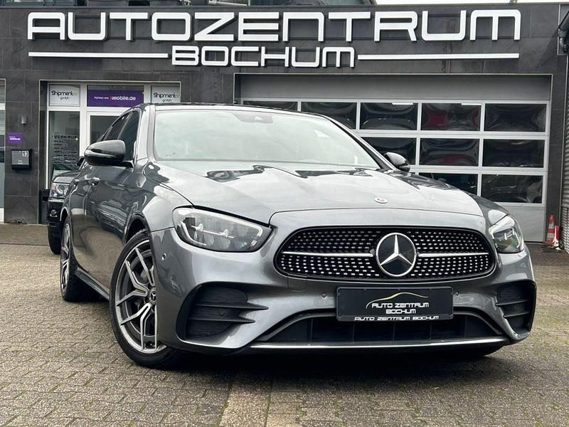 Grau Gebraucht 2020 Mercedes E220 Business Limousine | 30.971 € (Etwas zu teuer) - Bild 1/4