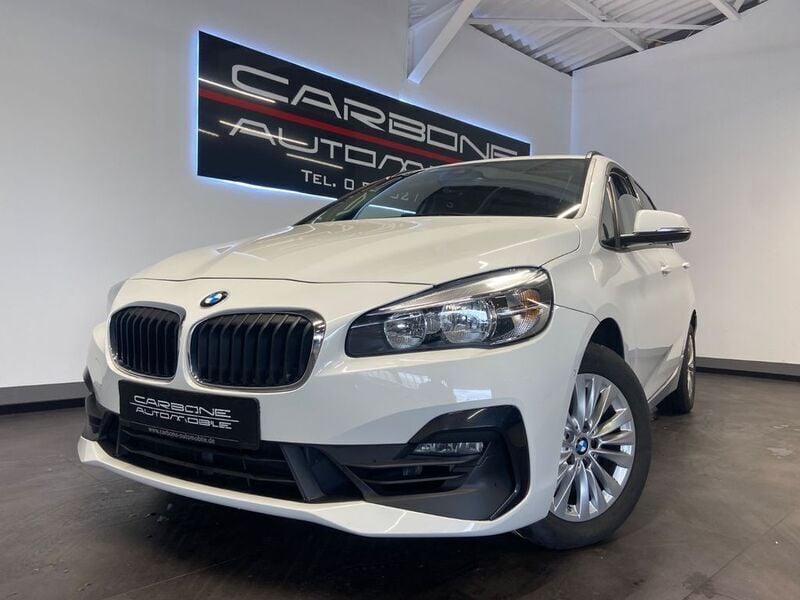 Weiß Gebraucht 2020 BMW 218 Active Tourer Performance Van / Kleinbus | 11.990 € (Guter Preis) - Bild 1/4