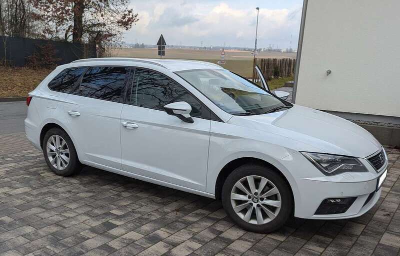Weiß Gebraucht 2019 Seat Leon Style Kombi | 13.800 € (Etwas zu teuer) - Bild 1/4