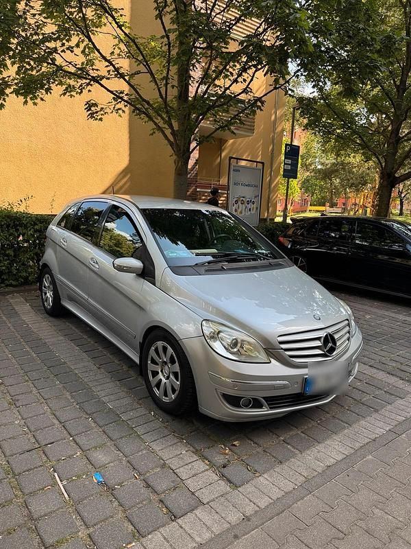 Silber Gebraucht 2005 Mercedes B180 Van / Kleinbus | 2.000 € (Guter Preis) - Bild 1/4