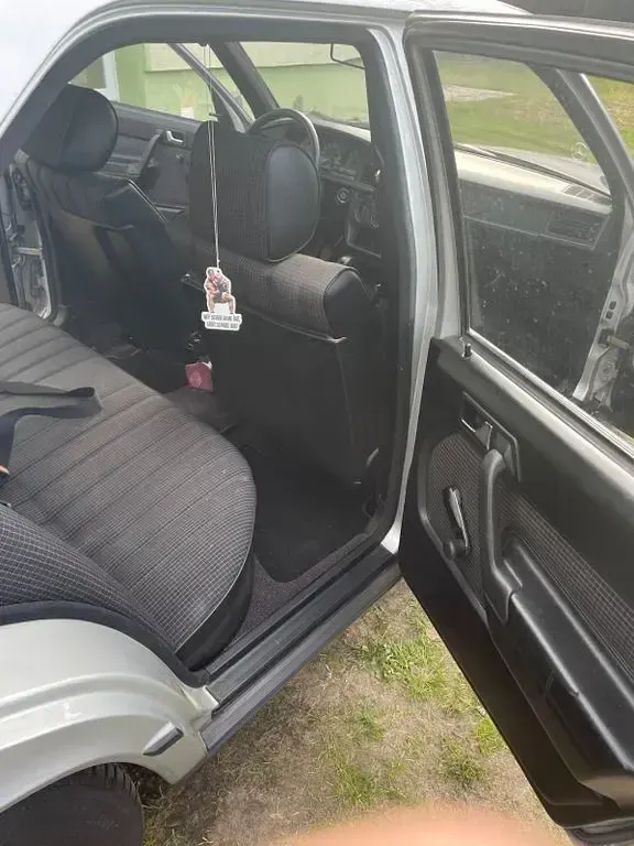 Gebraucht Mercedes 190 107 PS (78 kW) 1987 Silber Limousine