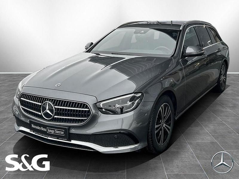 Grau Gebraucht 2020 Mercedes E220 Avantgarde Limousine | 35.377 € (Etwas zu teuer) - Bild 1/4