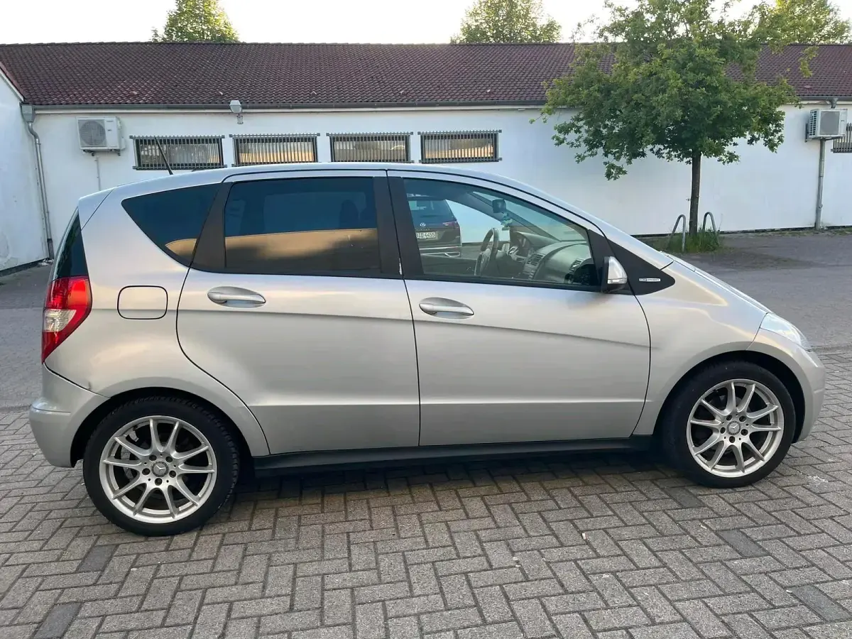 Gebraucht Mercedes A160 95 PS (69 kW) 2011 Silber Limousine