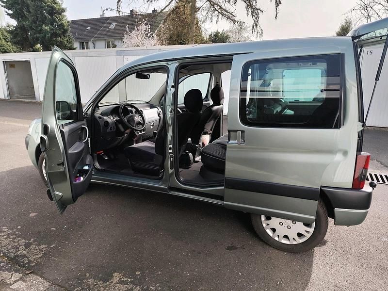 Gebraucht Peugeot Partner 90 PS (66 kW) 2003 Grün Van / Kleinbus