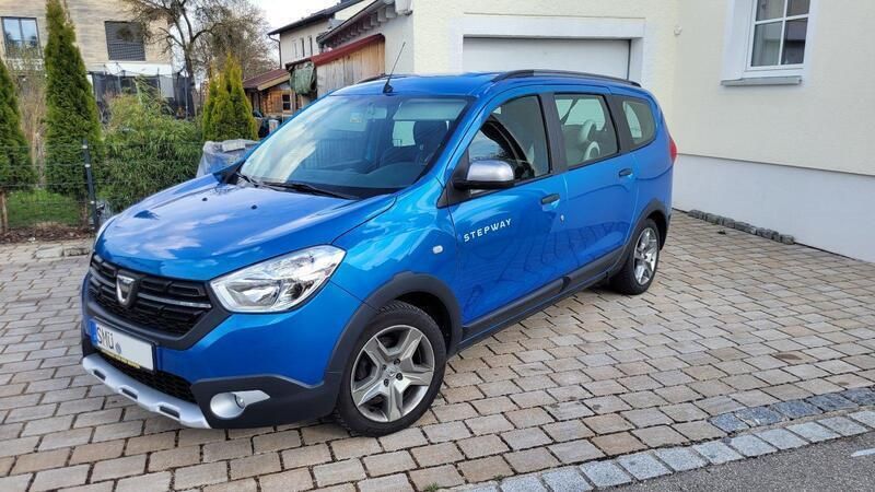 Blau Gebraucht 2019 Dacia Lodgy Stepway Van / Kleinbus | 12.490 € (Fairer Preis) - Bild 1/4