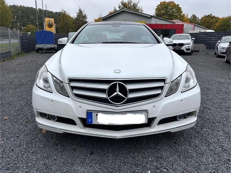 Gebraucht Mercedes E250 204 PS (150 kW) 2010 Grau Coupé