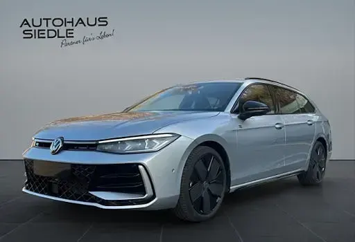 Gebraucht VW Passat R-line 193 PS (141 kW) 2026 Silbern Kombi