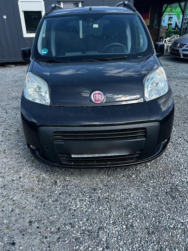 Schwarz Gebraucht 2013 Fiat Qubo Trekking Van / Kleinbus | 3.800 € (Fairer Preis) - Bild 1/4