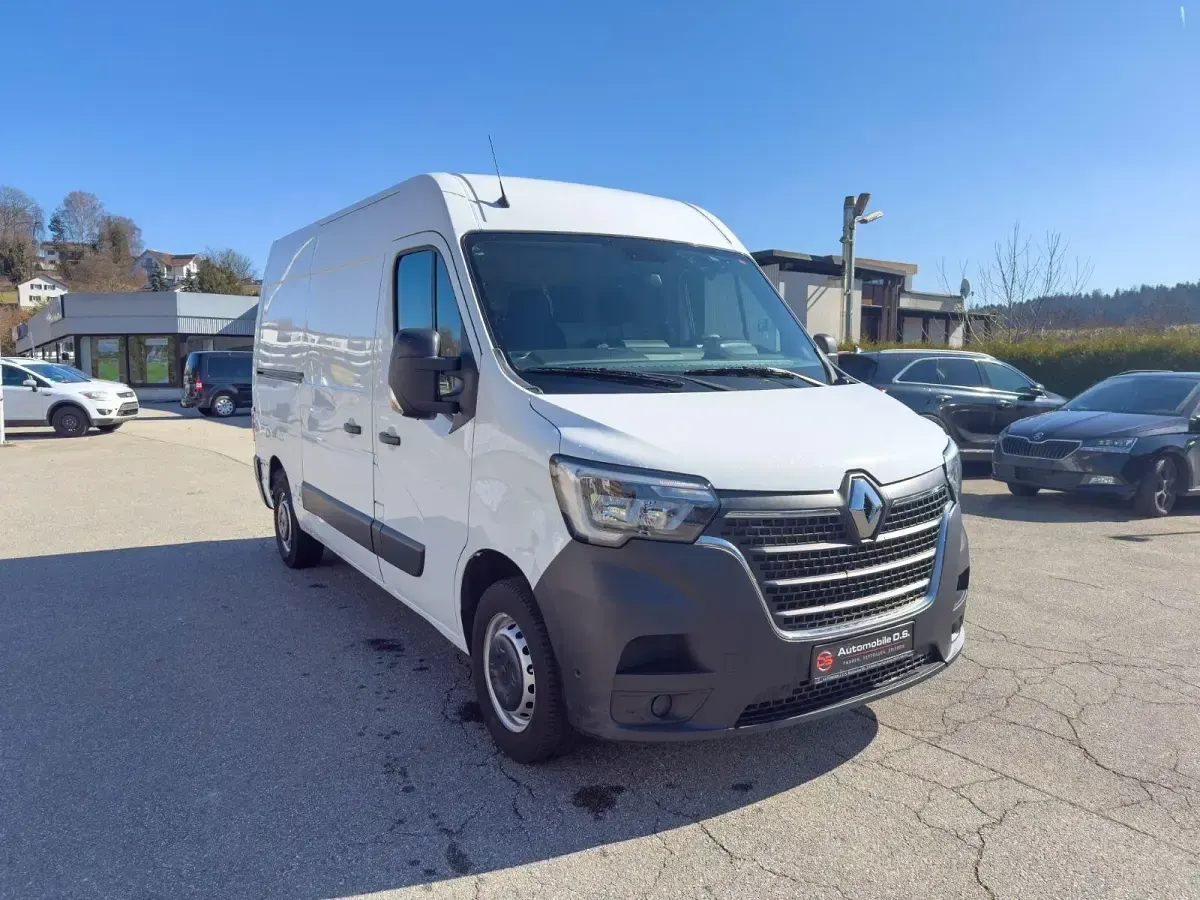 Używany Renault Master 135 KM (99 kW) 2022 Biały Minivan