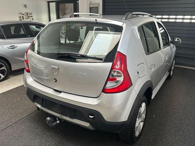 Gebraucht Dacia Sandero Stepway 84 PS (61 kW) 2011 Silber Limousine