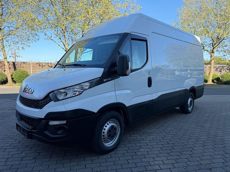 Gebraucht Iveco Daily 126 PS (92 kW) 2016 Weiß Van / Kleinbus