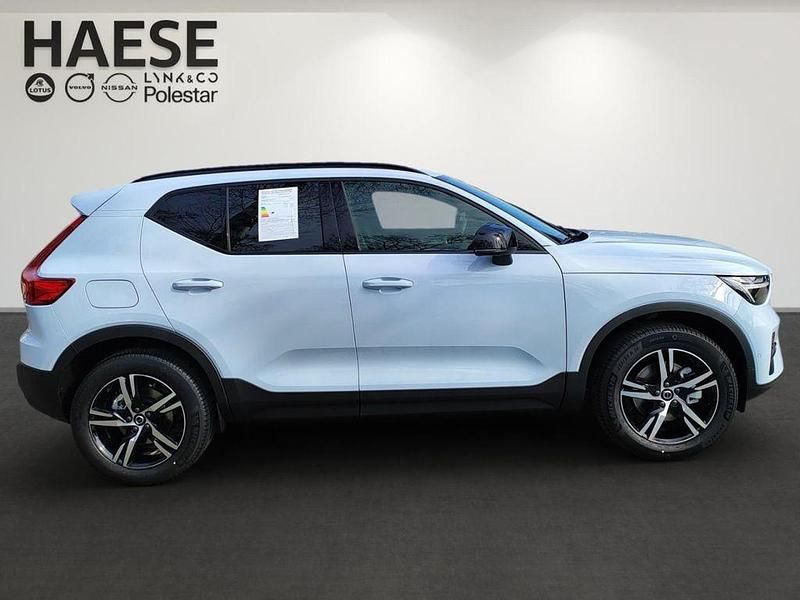Neu Volvo XC40 Plus 163 PS (119 kW) 2026 Blau SUV