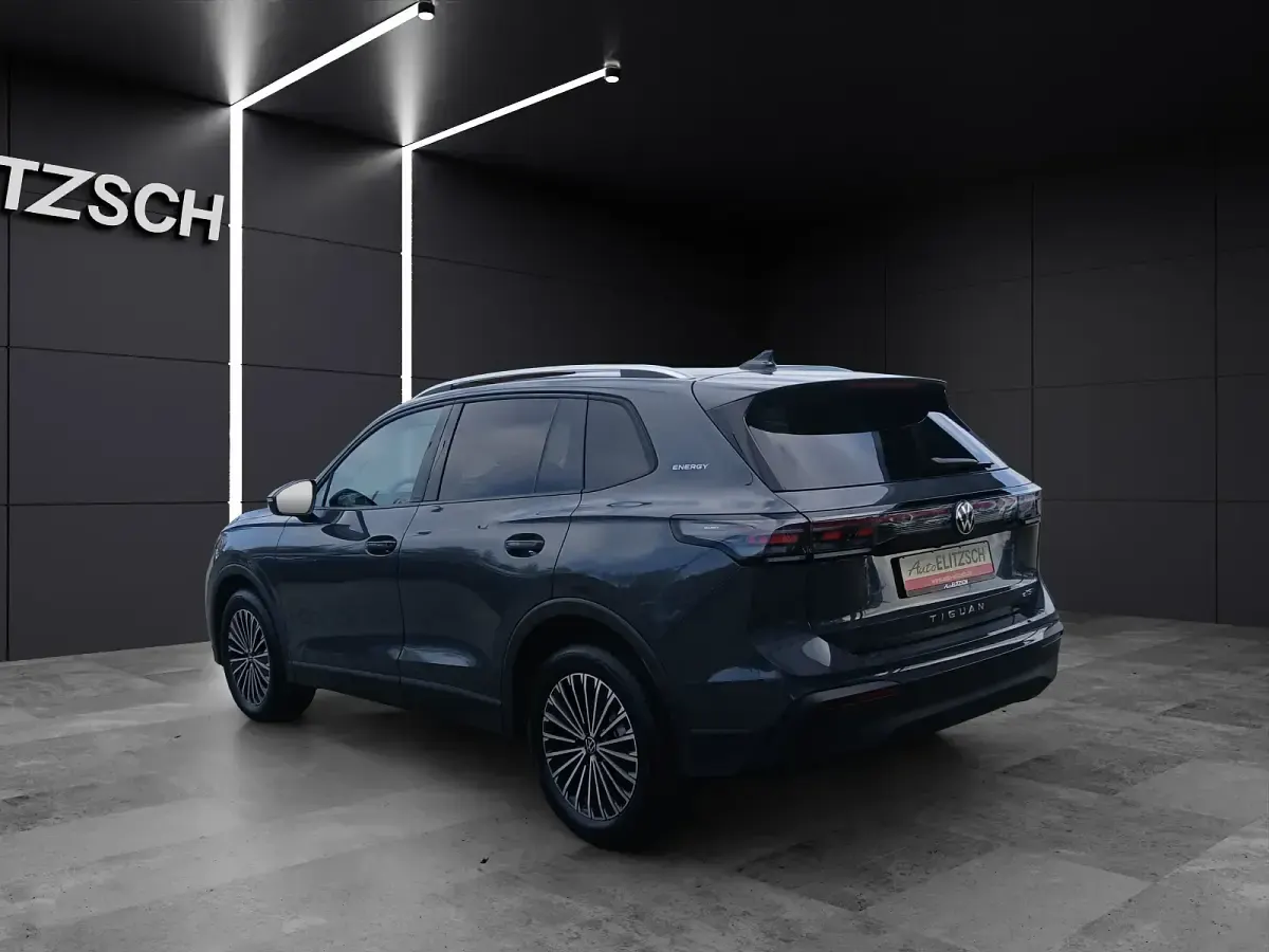 Neu VW Tiguan Life 150 PS (110 kW) 2026 Delfingrau metallic SUV