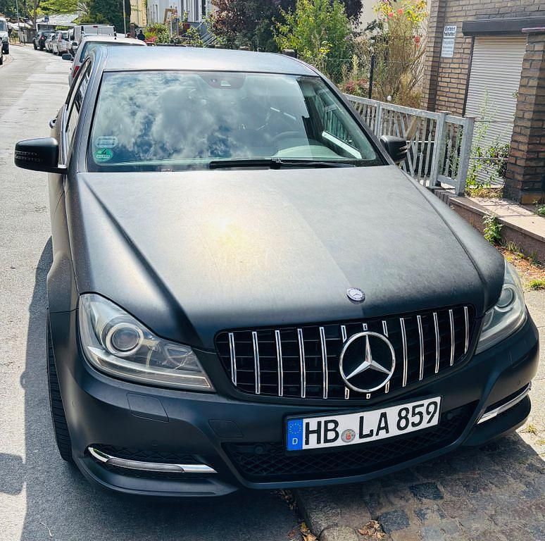 Schwarz Gebraucht 2011 Mercedes C220 Limousine | 7.000 € (Teuer) - Bild 1/4