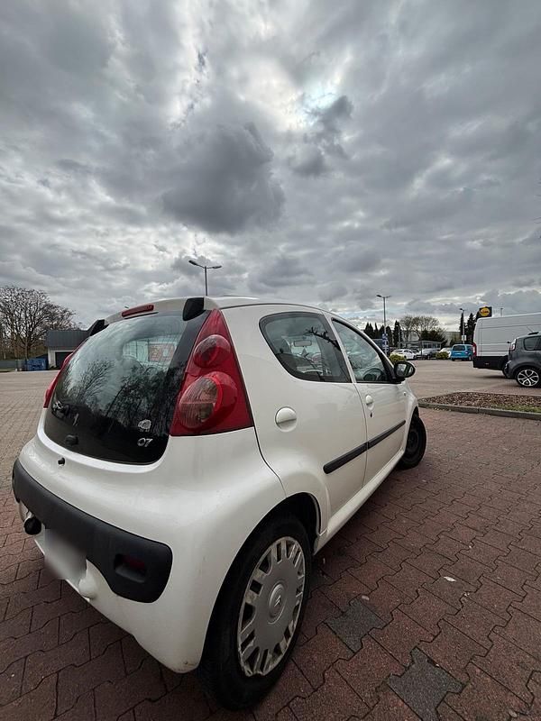 Gebraucht Peugeot 107 54 PS (39 kW) 2007 Weiß Kleinwagen