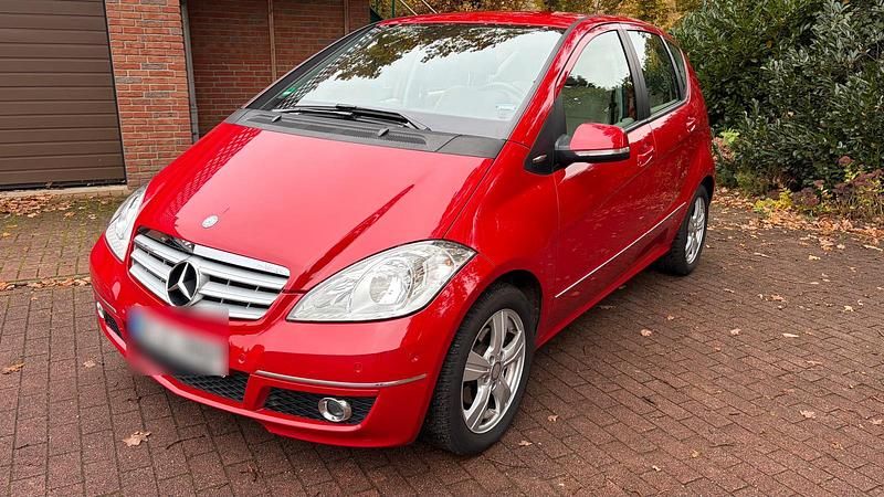 Rot Gebraucht 2011 Mercedes A180 Avantgarde SUV | 8.888 € (Teuer) - Bild 1/4