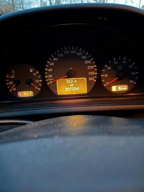 Gebraucht Mercedes CLK320 220 PS (161 kW) 2000 Silber Coupé