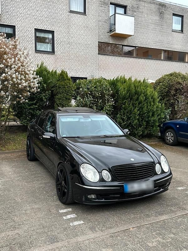 Second-hand Mercedes E240 177 CP (130 kW) 2005 Negru Berlinǎ