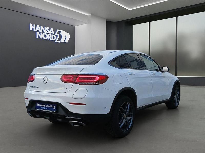 Gebraucht Mercedes GLC300e Night 306 PS (225 kW) 2022 Weiß Coupé