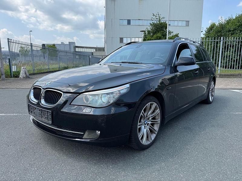 Schwarz Gebraucht 2010 BMW 520 Sport Line Kombi | 6.980 € (Guter Preis) - Bild 1/4