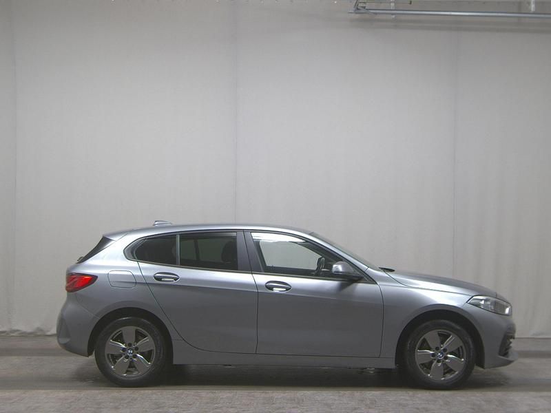 Grau Gebraucht 2023 BMW 118 Advantage Kleinwagen | 19.380 € (Superpreis) - Bild 1/4