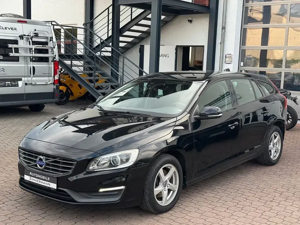 Gebraucht Volvo V60 Business Edition 163 PS (119 kW) 2015 Schwarz Kombi