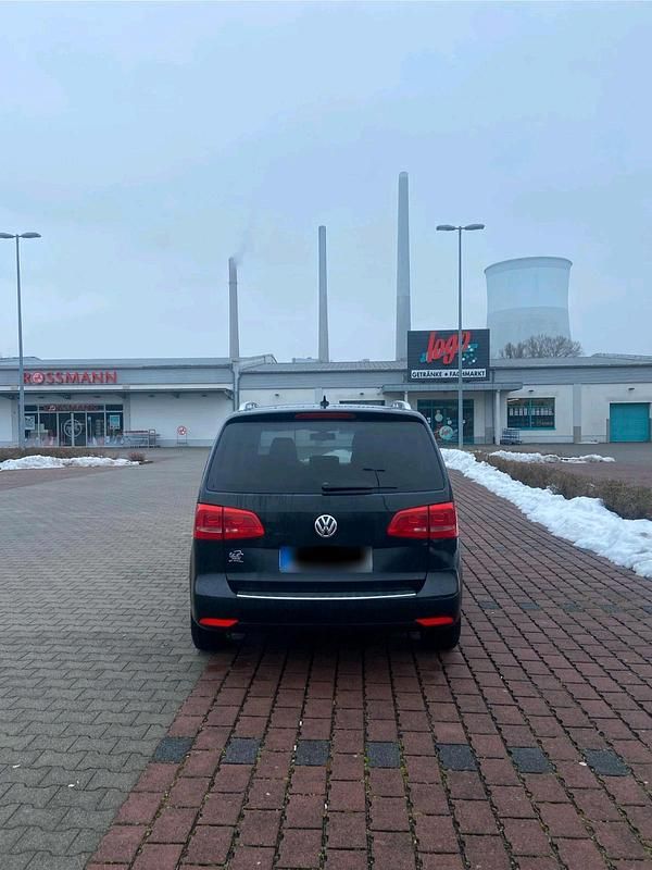 Gebraucht VW Touran 140 PS (102 kW) 2011 Schwarz Van / Kleinbus
