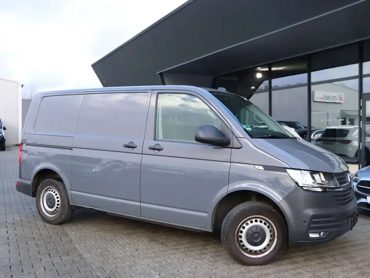 Gebraucht VW Transporter 110 PS (80 kW) 2021 Pure grey Van