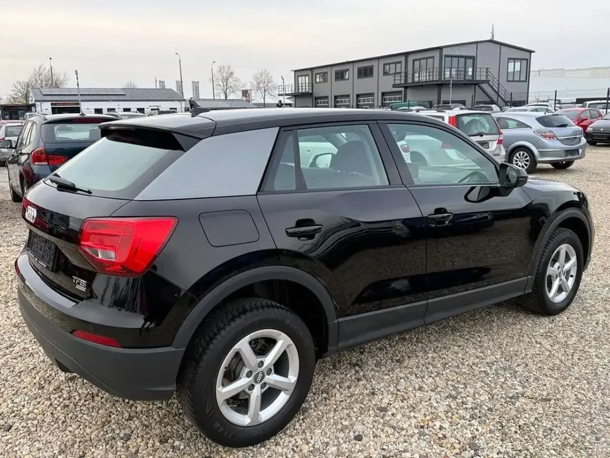Gebraucht Audi Q2 Basis 116 PS (85 kW) 2017 Schwarz SUV