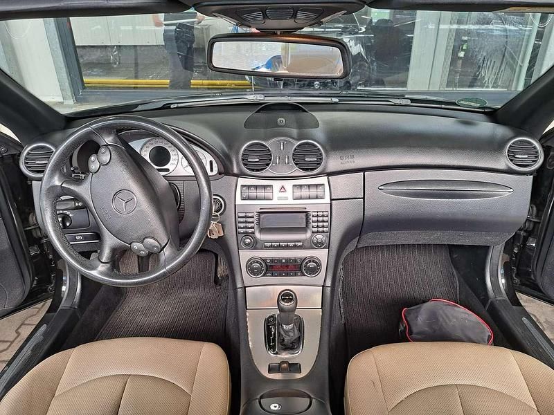 Gebraucht Mercedes CLK320 Avantgarde 224 PS (164 kW) 2006 Schwarz Cabrio