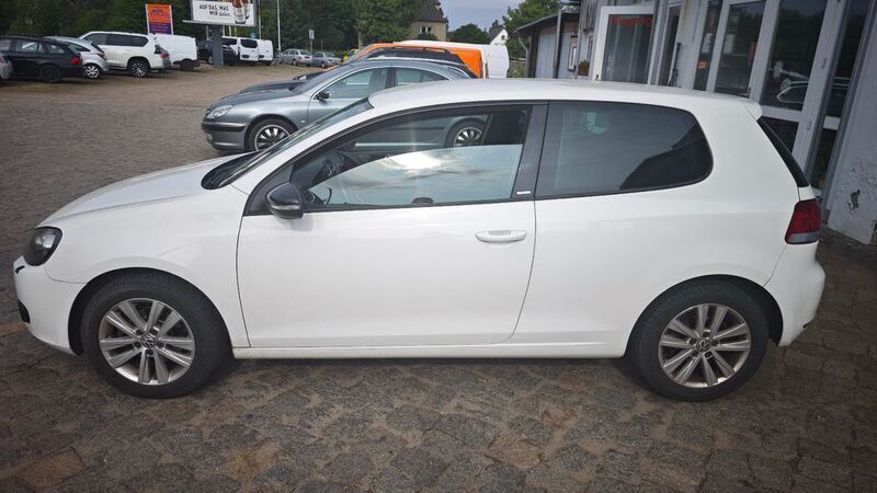 Weiß Gebraucht 2011 VW Golf VI Style Kleinwagen | 4.999 € (Fairer Preis) - Bild 1/4