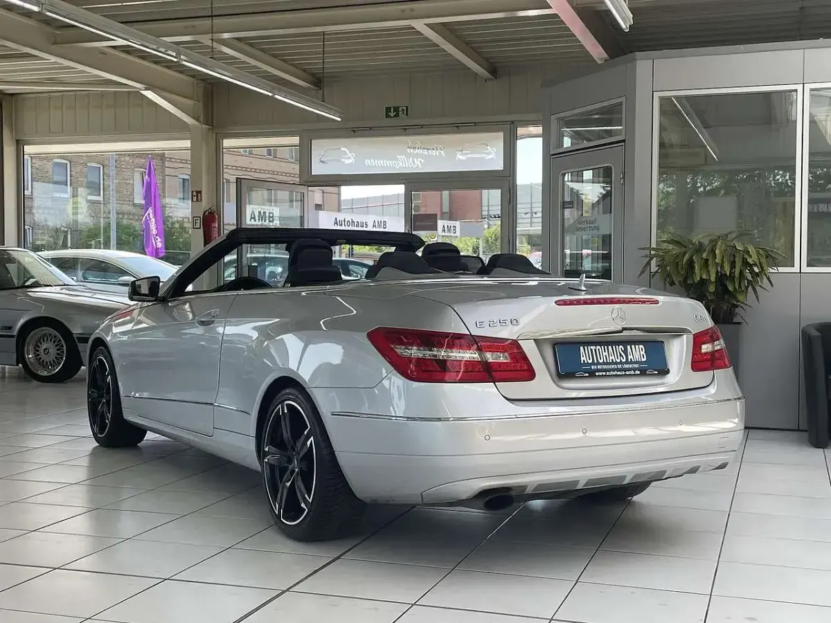 Używany Mercedes E250 204 KM (150 kW) 2010 Srebrny Kabriolet
