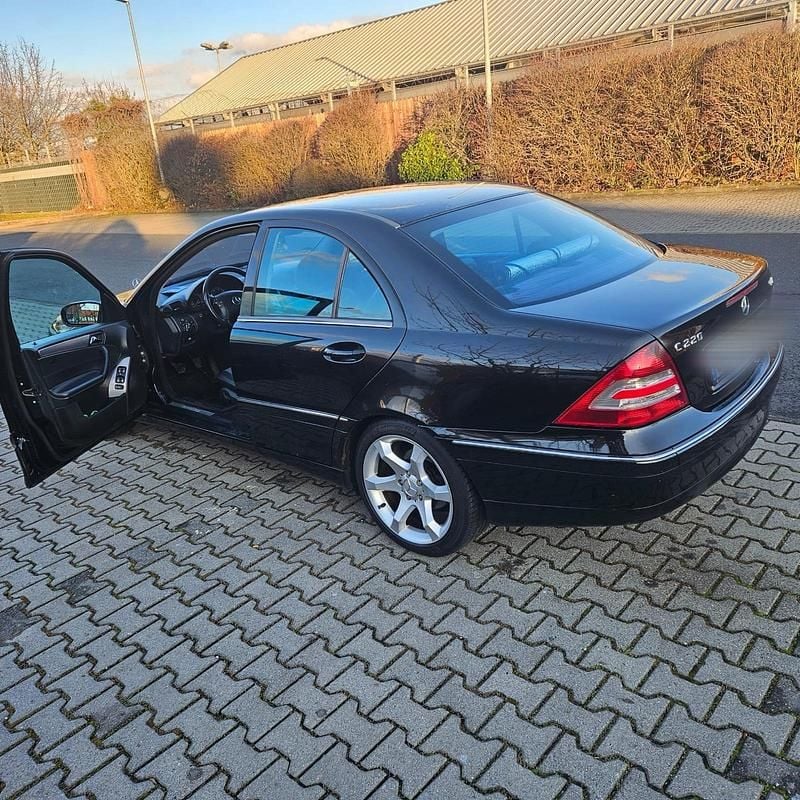 Gebraucht Mercedes 220 Avantgarde 150 PS (110 kW) 2005 Limousine