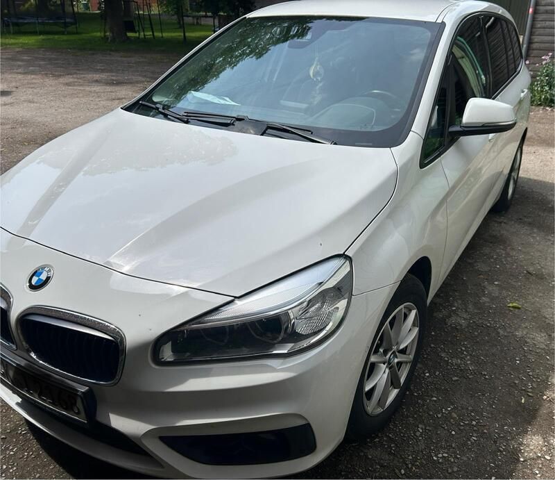 Weiß Gebraucht 2015 BMW 216 Gran Tourer Van / Kleinbus | 9.200 € (Fairer Preis) - Bild 1/4