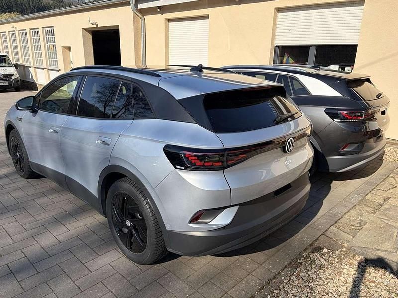 Gebraucht VW ID.4 Pro Performance 150 kW (204 PS) 2022 Silber (scale silver metallic) SUV