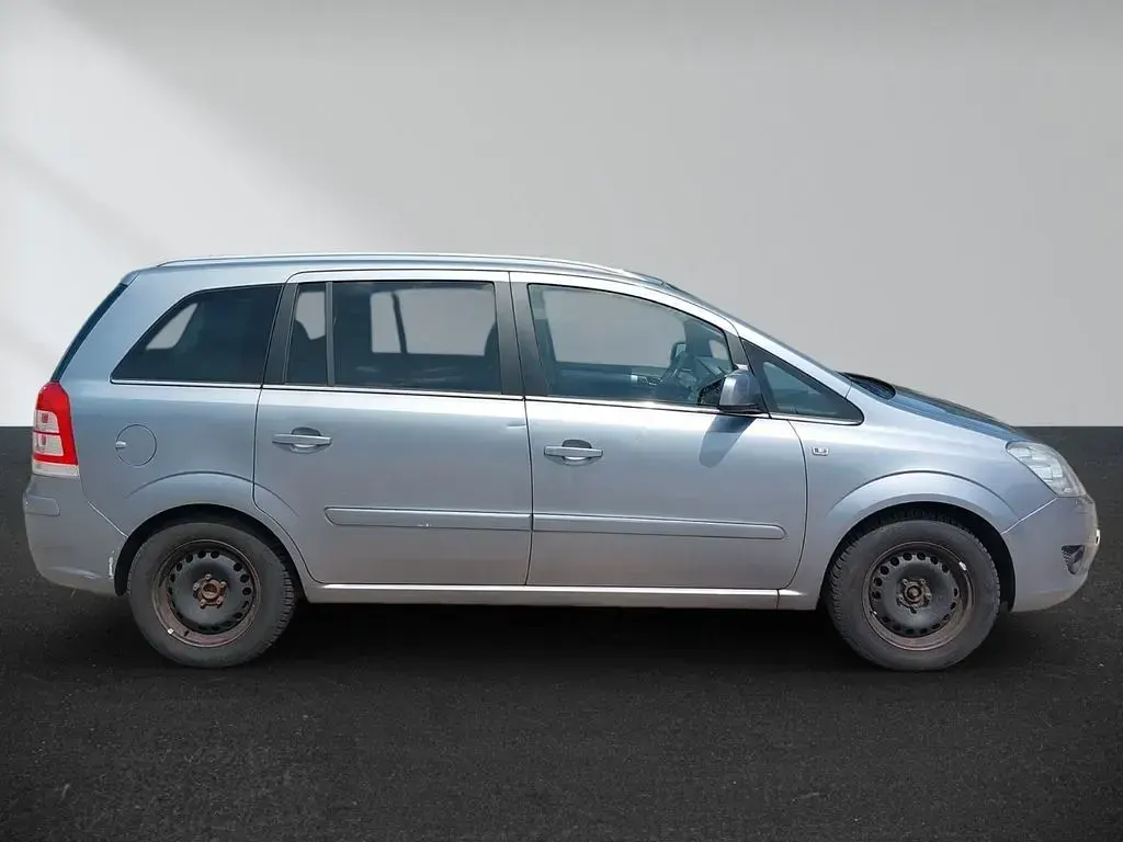 Gebraucht Opel Zafira 140 PS (102 kW) 2010 Silber Van / Kleinbus