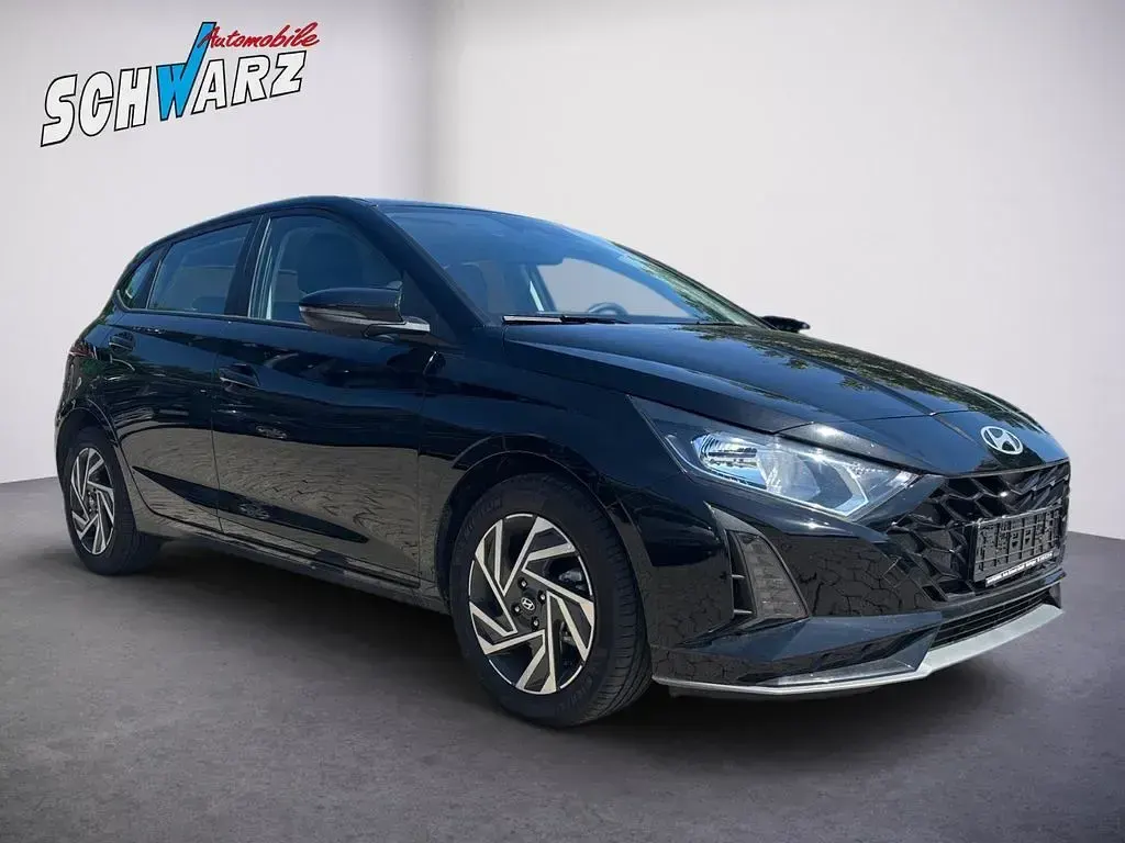 Neu Hyundai i20 Trend 101 PS (74 kW) 2025 Schwarz Kleinwagen