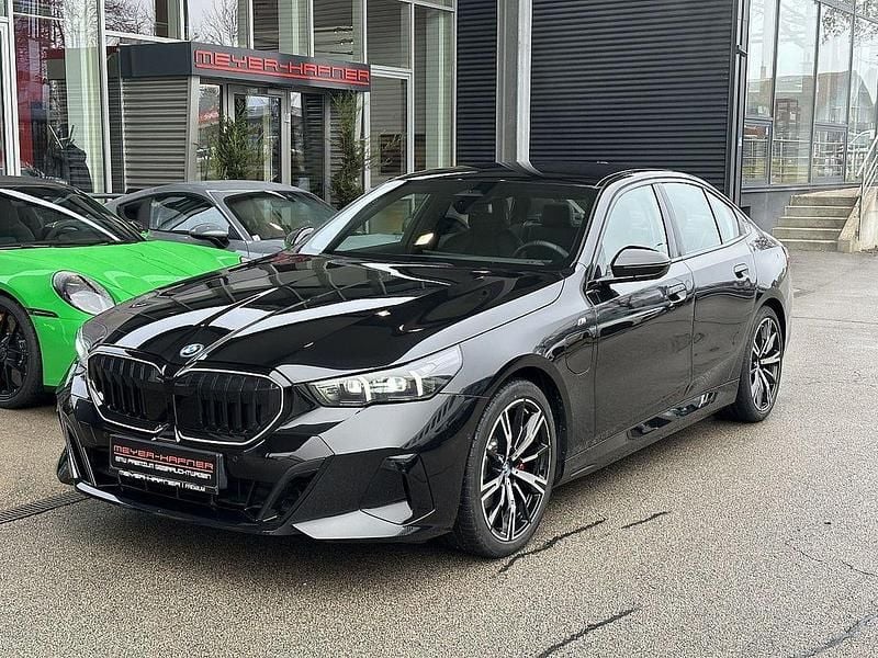 Schwarz Gebraucht 2025 BMW 530e M Sport Limousine | 59.990 € (Superpreis) - Bild 1/4