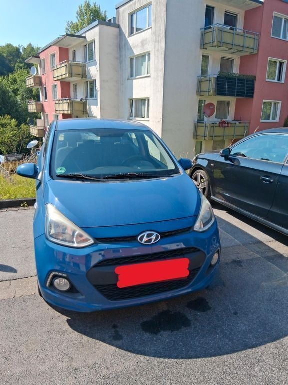 Blau Gebraucht 2014 Hyundai i10 Kleinwagen | 5.199 € (Fairer Preis) - Bild 1/4
