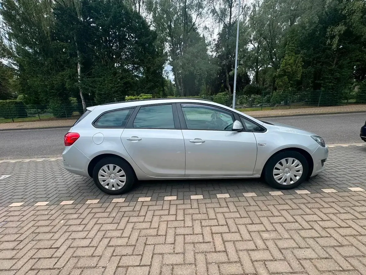 Gebraucht Opel Astra 110 PS (80 kW) 2014 Silber Kombi