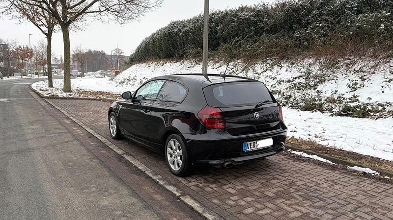 Gebraucht BMW 116 122 PS (89 kW) 2010 Schwarz Kleinwagen