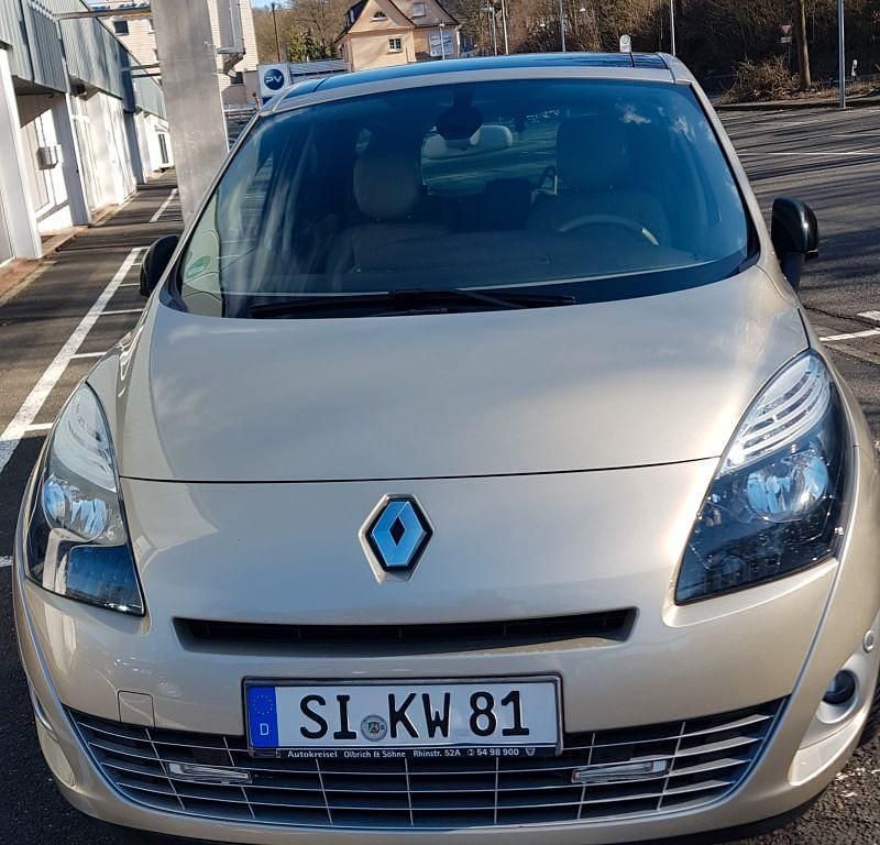 Gebraucht Renault Grand Scénic III Bose Edition 140 PS (102 kW) 2015 Gold Van / Kleinbus