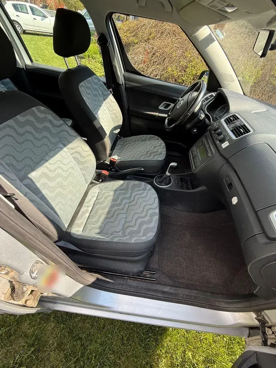 Gebraucht Skoda Roomster Comfort 105 PS (77 kW) 2009 Silber Van / Kleinbus