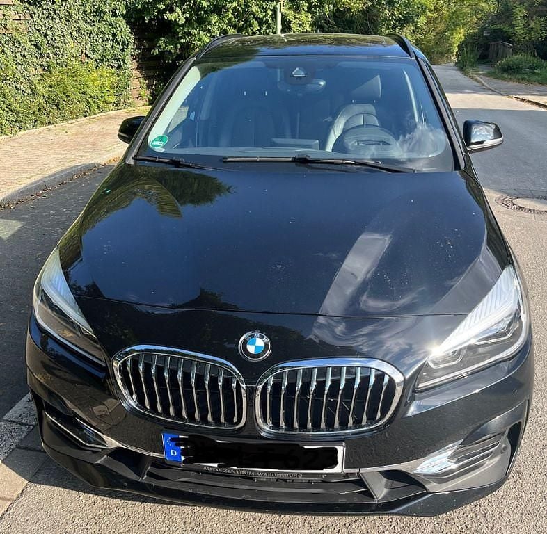 Schwarz Gebraucht 2018 BMW 220 Active Tourer Luxury Line Van / Kleinbus | 17.550 € (Guter Preis) - Bild 1/4