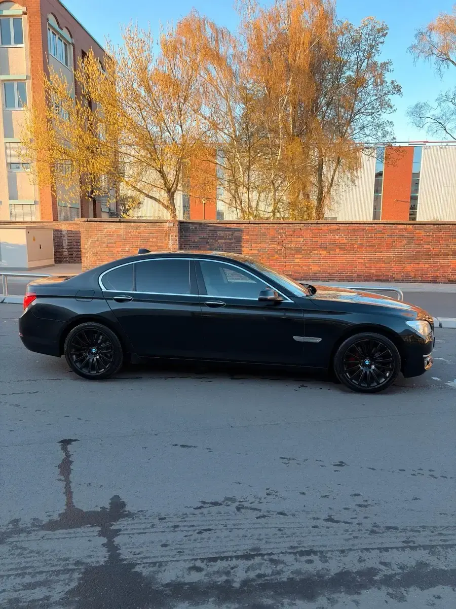 Gebraucht BMW 730 258 PS (189 kW) 2014 Schwarz Limousine