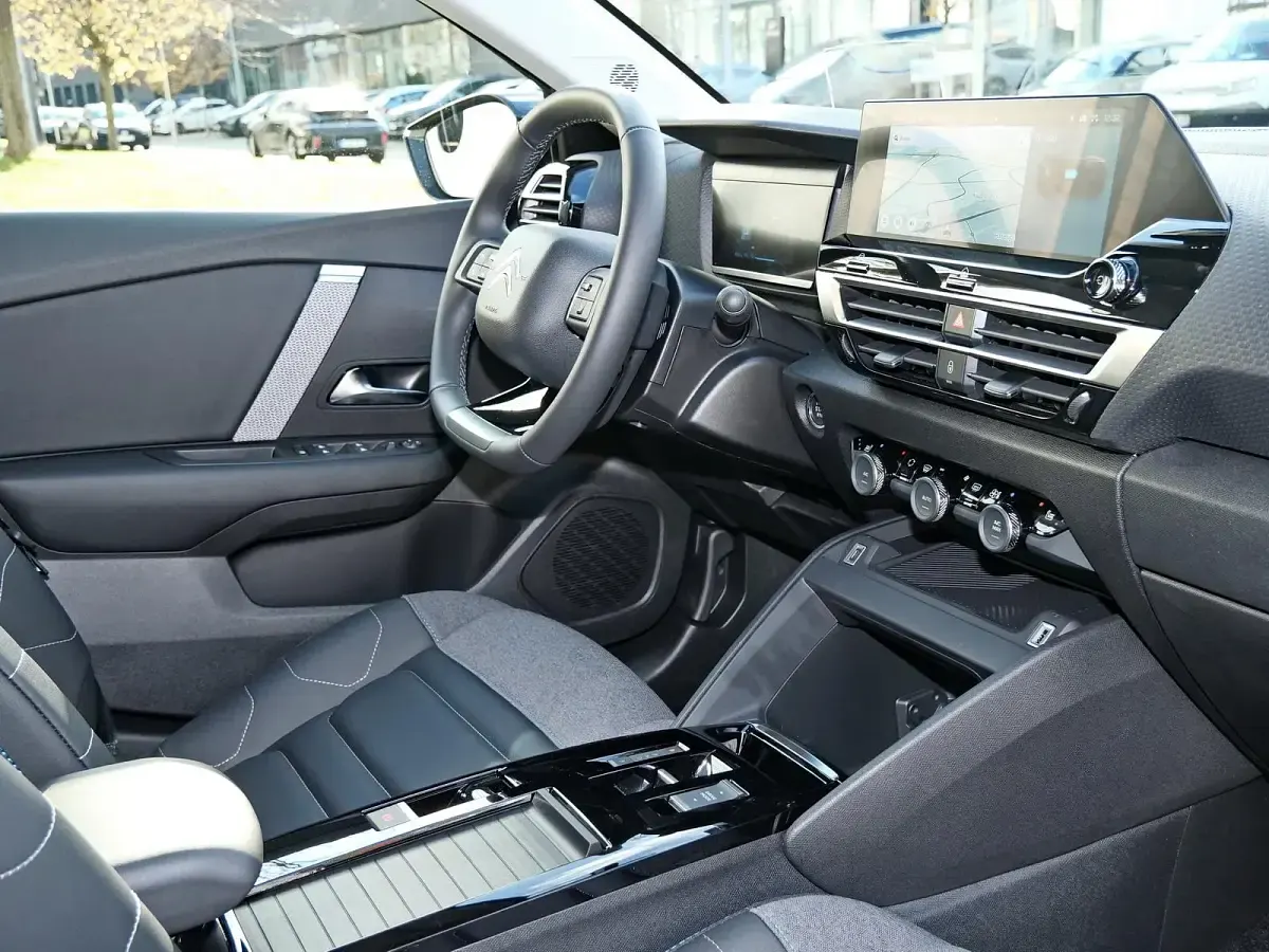 Gebraucht Citroën e-C4 114 kW (156 PS) 2024 Okenitweiß Limousine