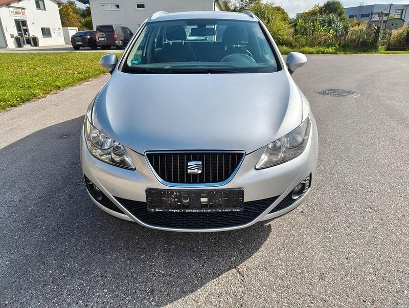 Silber Gebraucht 2012 Seat Ibiza Style Limousine | 2.999 € (Etwas zu teuer) - Bild 1/4