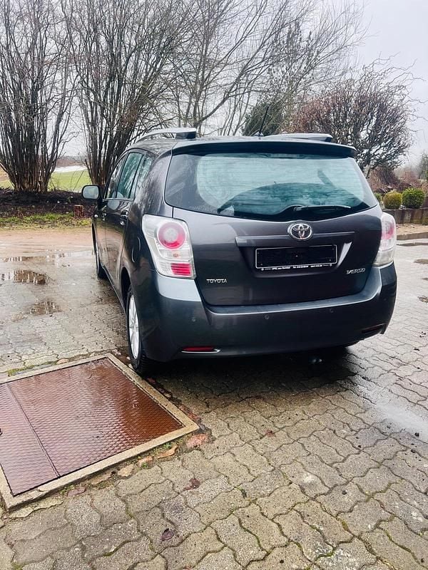 Gebraucht Toyota Verso 126 PS (92 kW) 2012 Grau Van / Kleinbus