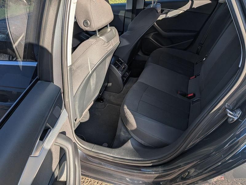 Gebraucht Audi A4 Sport 150 PS (110 kW) 2016 Grau Kombi