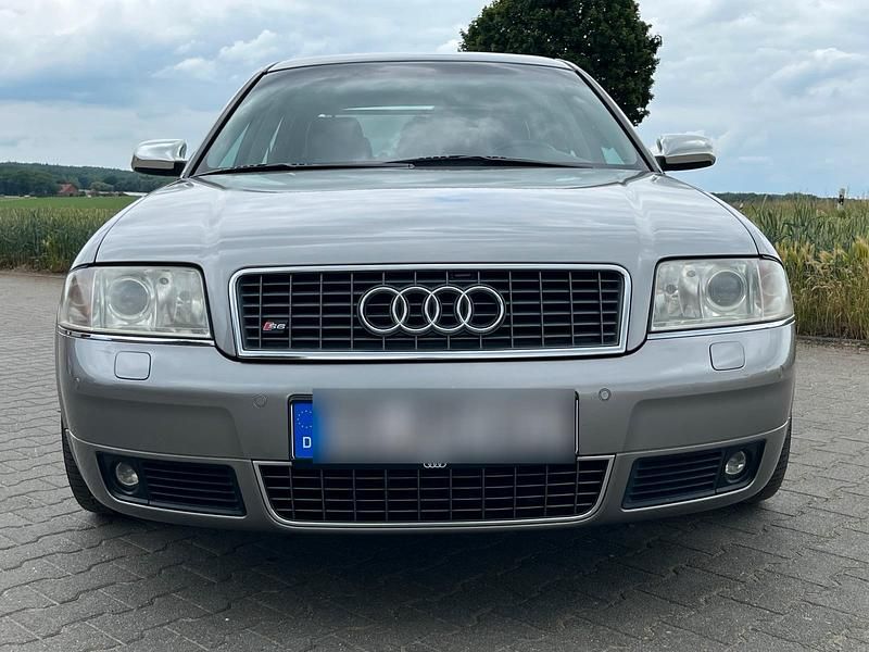 Grau Gebraucht 2004 Audi A6 Limousine | 14.600 € - Bild 1/4